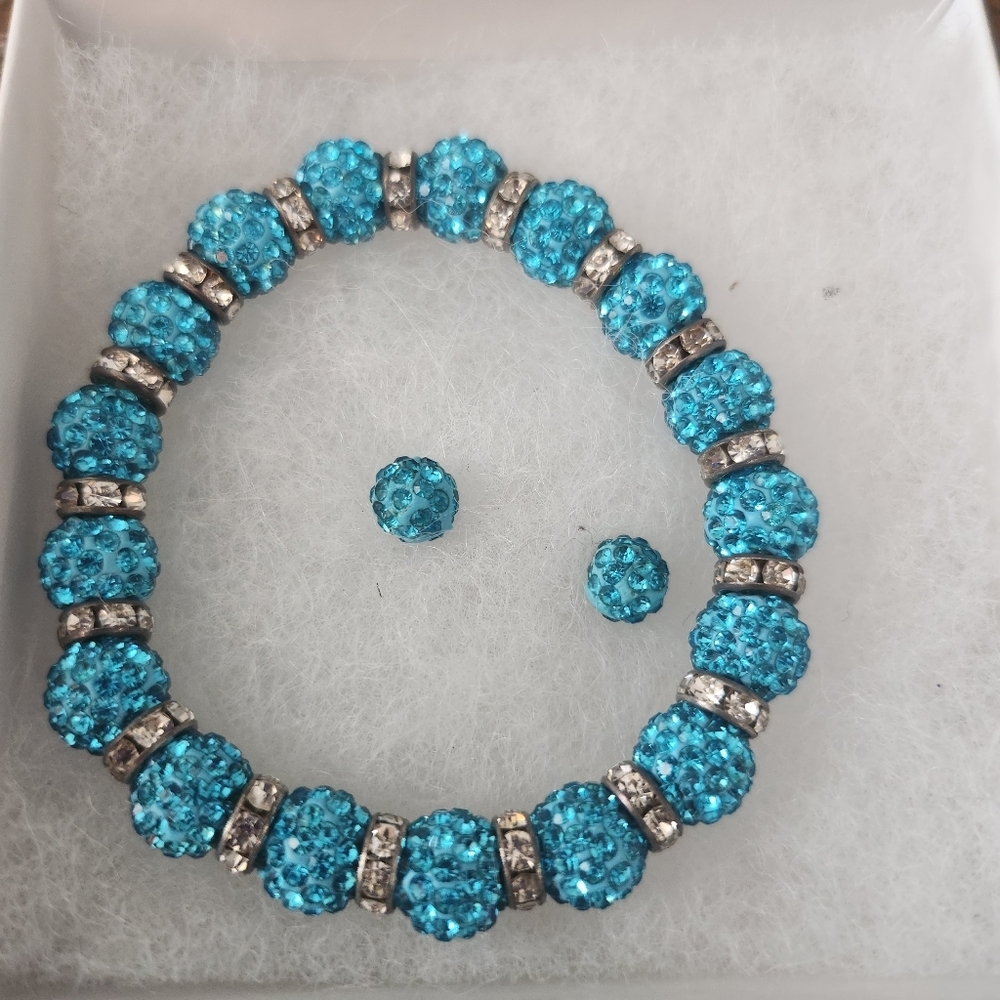 Dillard's bracelet and earrings set